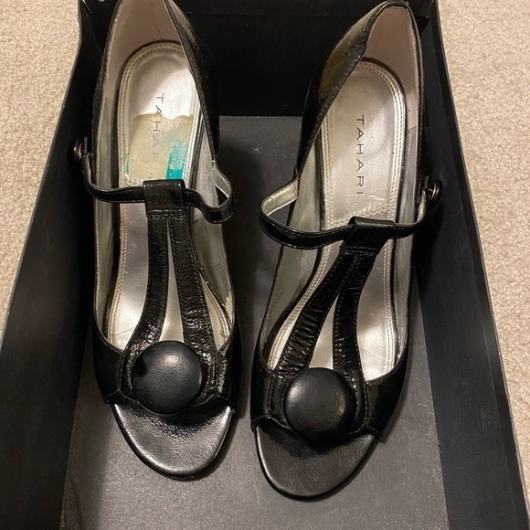 Tahari Black Heels - Picture 4 of 13